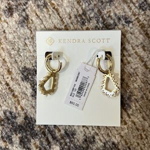 Kendra Scott Camry hug earrings